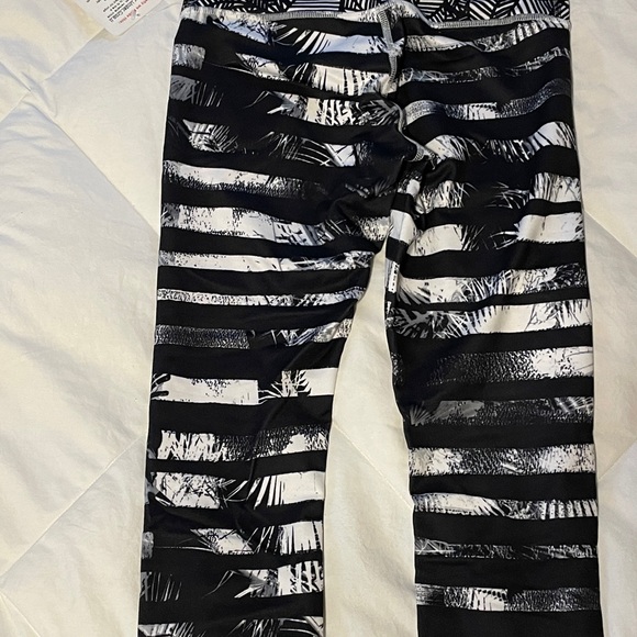 NWT Lululemon Wunder Under Crop II Full on Luon Palms Black White Leggings 6 - Picture 2 of 8